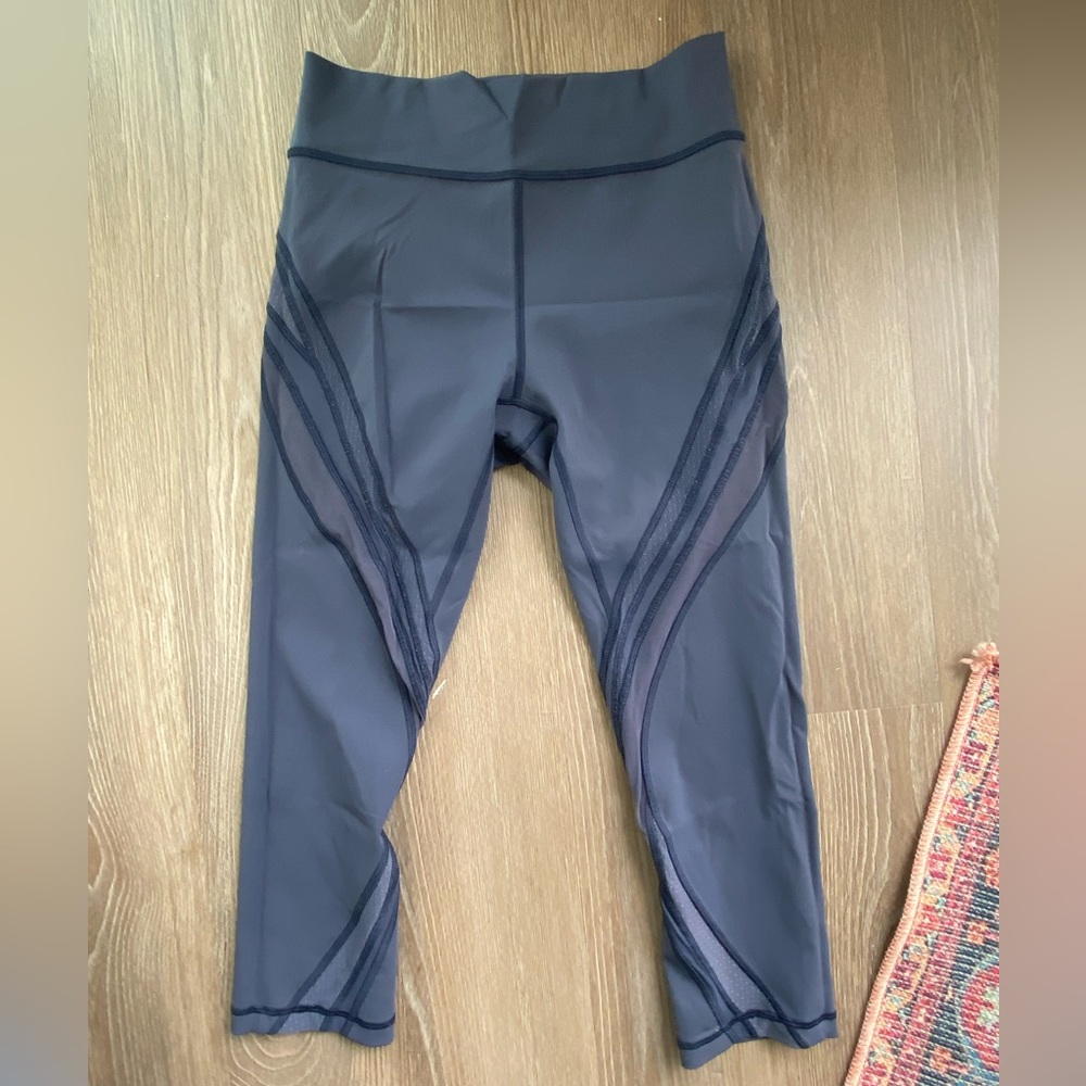 Lululemon blue crop leggings size 8